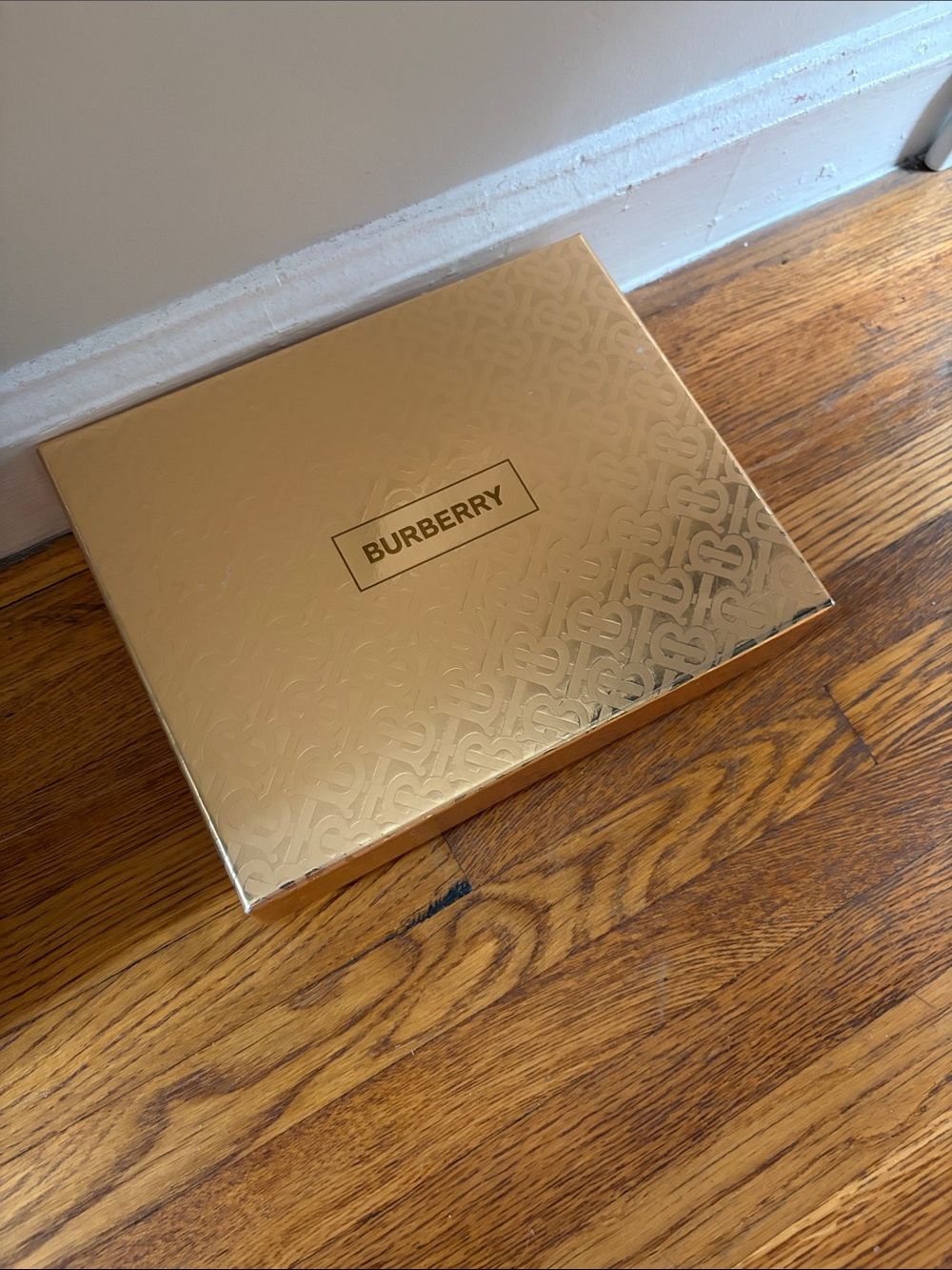 Authentic Burberry Monogrammed Gold Gift Box Measuring: L9xW8xH6.5